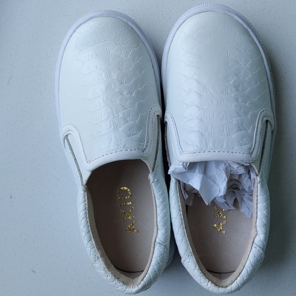 NWOT AKID Kids Leather Slip-Ons kids size 10c - Picture 2 of 4